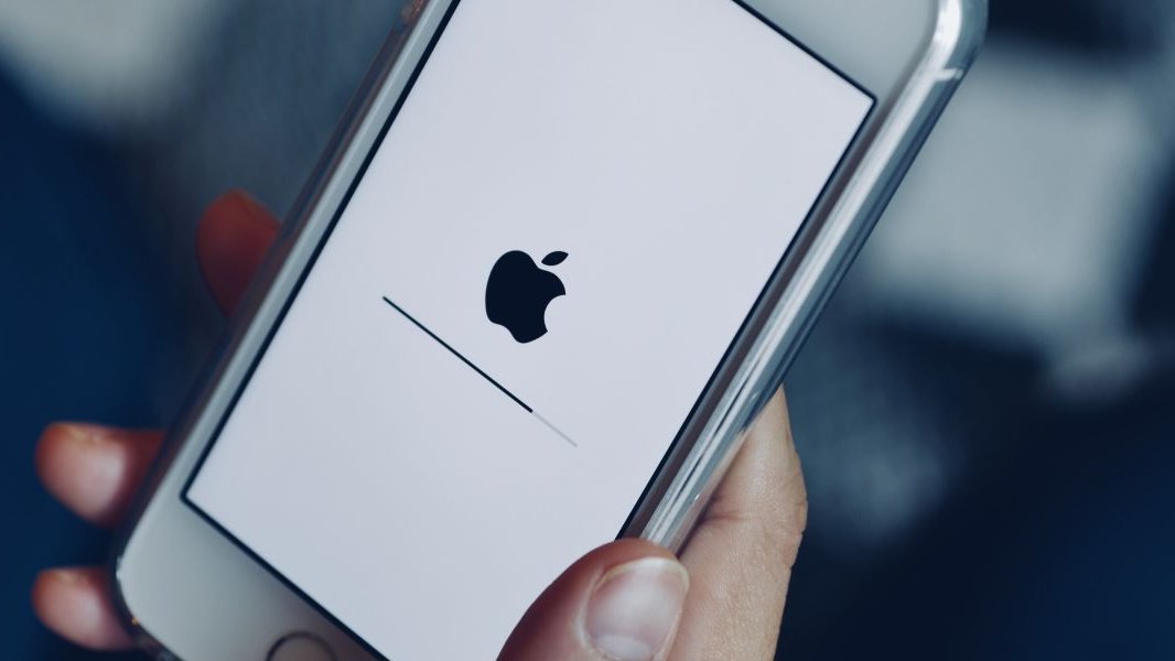 iOS 18.4 beta 3 доступна для загрузки. Когда она выйдет для всех и стоит ли обновлять Айфон уже сейчас