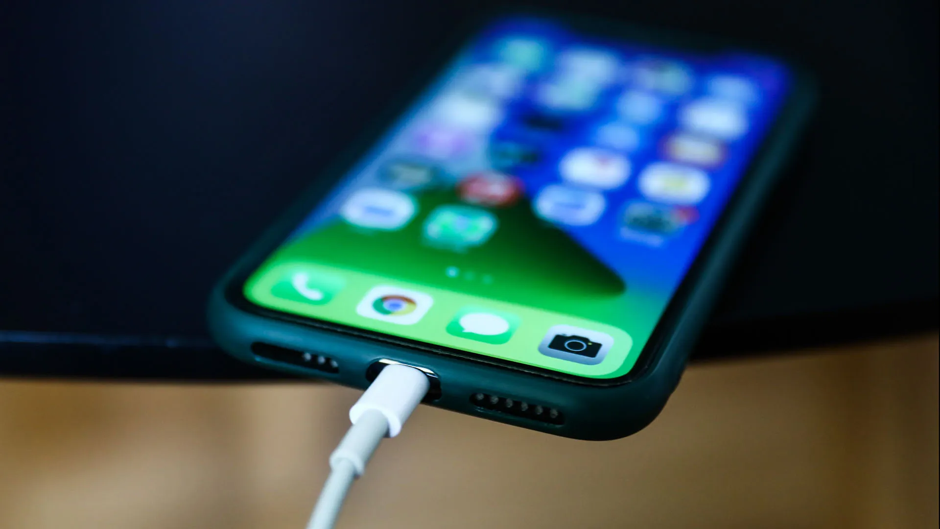Какую зарядку и повербанк купить для iPhone